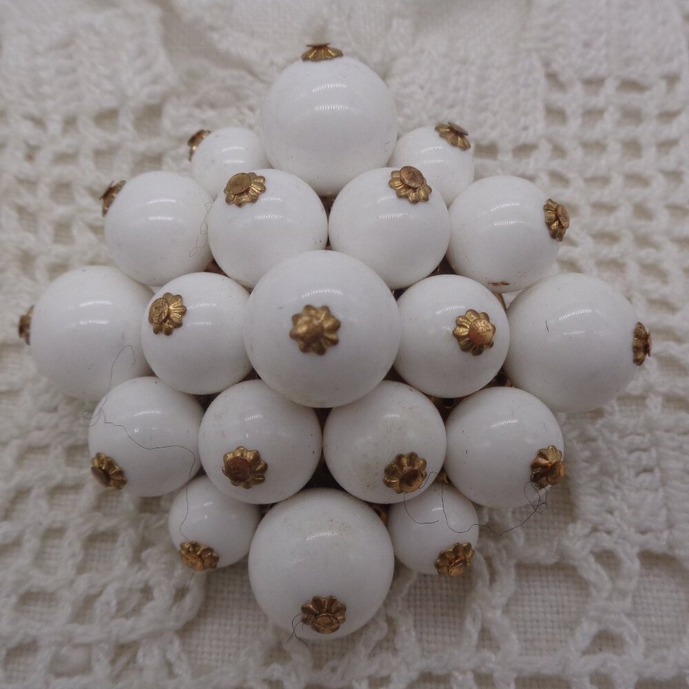 Vintage White Plastic Ball Bead Cluster Brooch